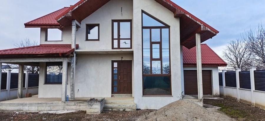 Casă cu 4 camere în Cotu Vameș