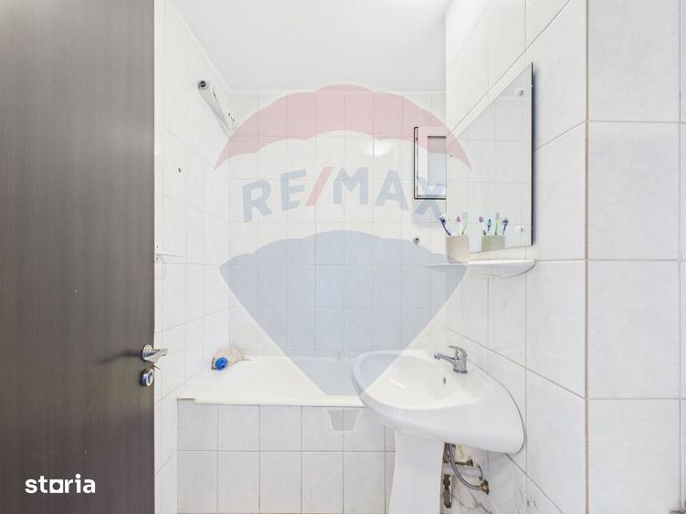 Apartament cu 4 camere, mobilat în Tei