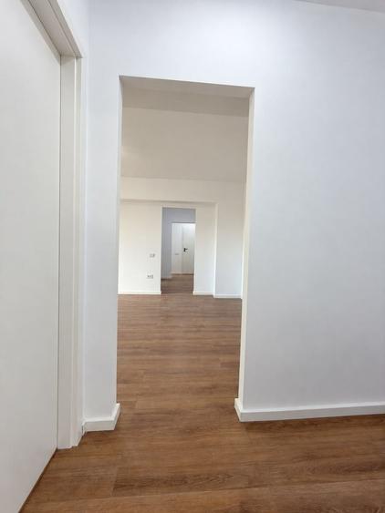 Apartament cu 3 camere semidecomandat în Gorjului