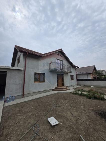 Casă individuală cu 4 camere cu Teren 400 Mp în Lascăr Catargiu