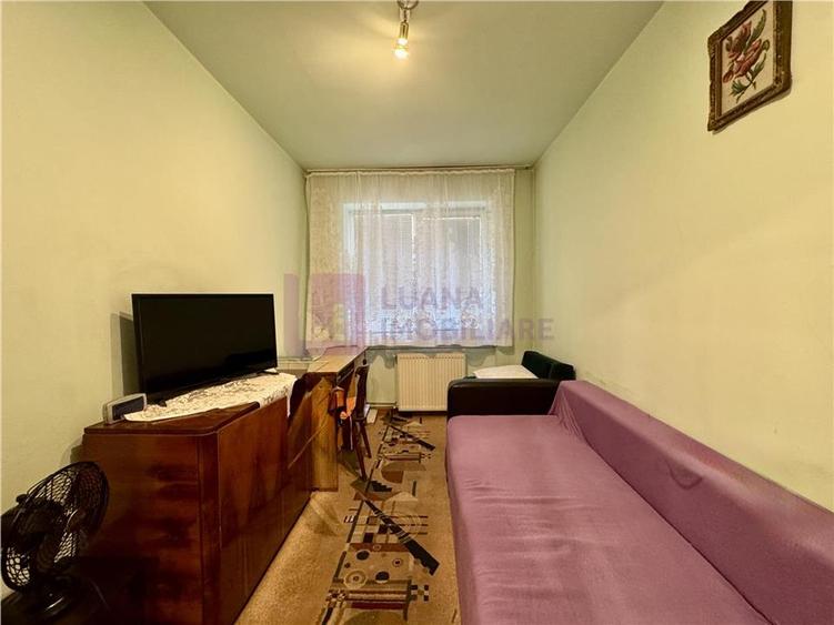 Apartament cu 3 camere semidecomandat în Terezian