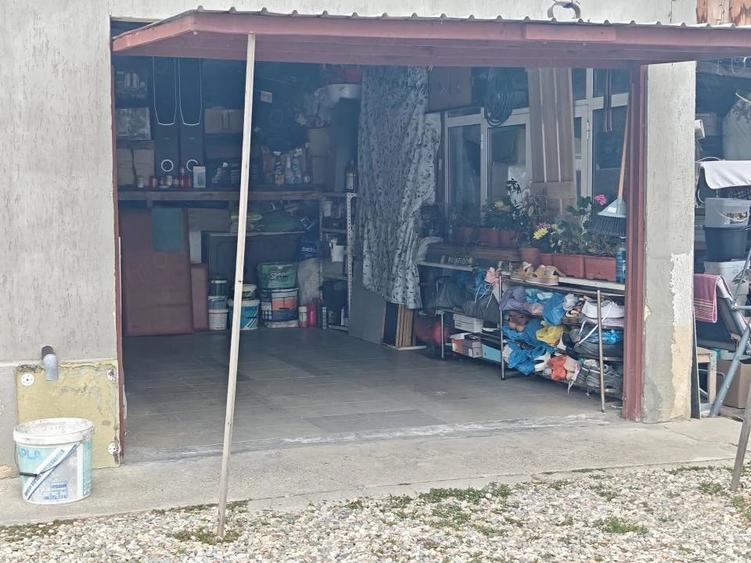 Casă cu Teren 2000 Mp în Hințești