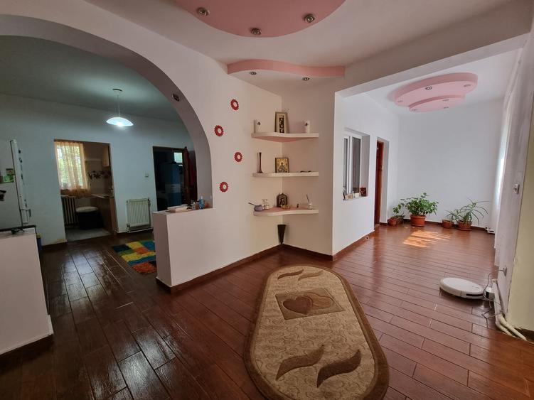 Casă individuală cu 5 camere cu Teren 1750 Mp în Movilița
