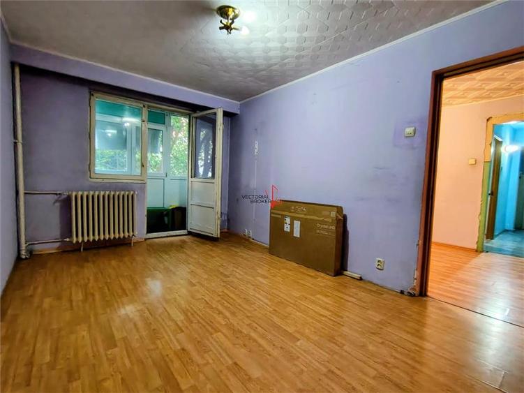 Apartament cu 4 camere decomandat în Titan