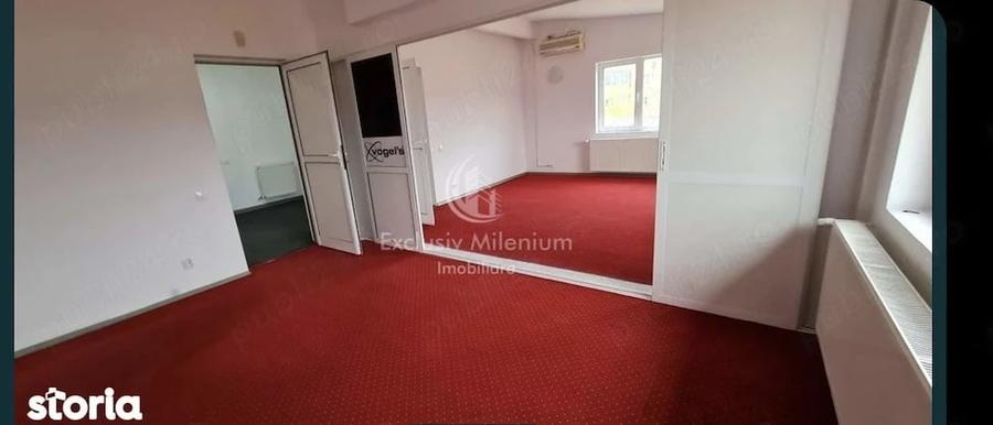 Casă individuală cu 6 camere cu Canalizare în Vitan