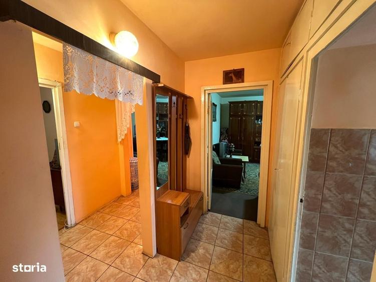 Apartament cu 3 camere în Micro 16 — fotografia 3