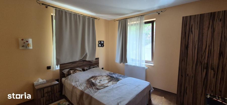 Casă cu 5 camere cu Teren 1344 Mp în Păsăreni