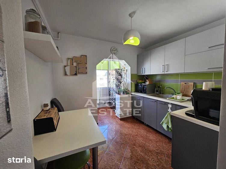 Apartament cu 3 camere decomandat în Soarelui