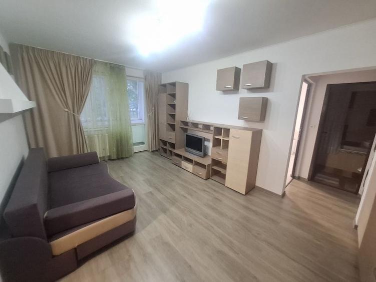 Apartament cu 2 camere semidecomandat în Centrul Civic