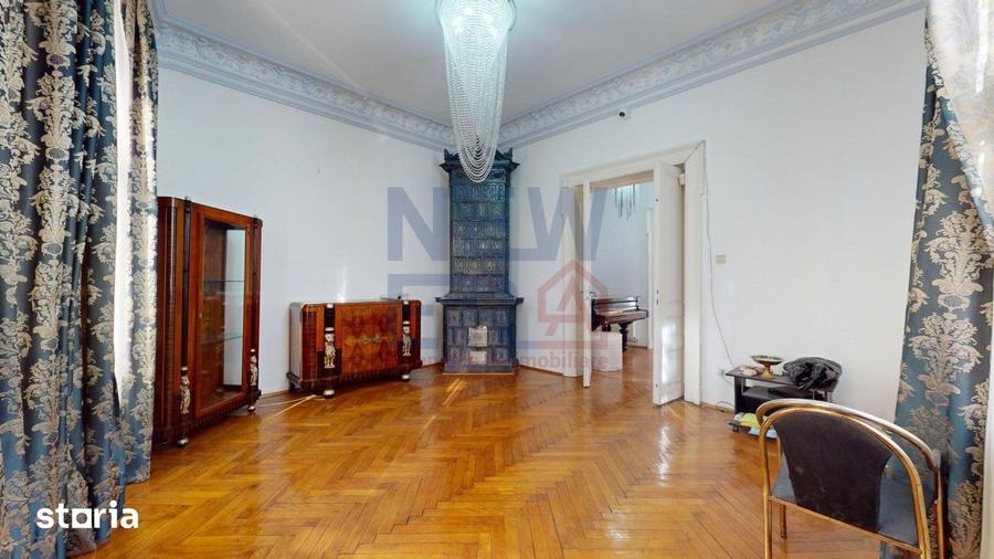 Casă cu 9 camere cu Teren 221 Mp în Eminescu