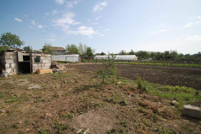 Teren Construcții intravilan de 492 mp, în Lazu