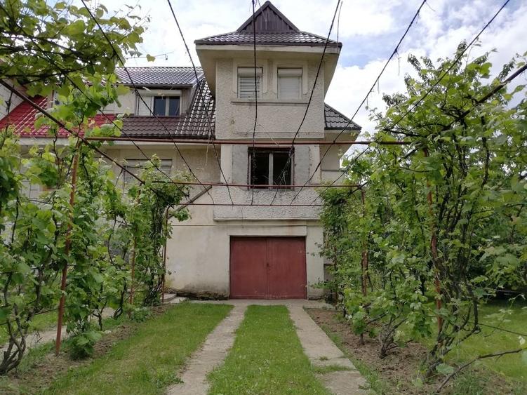 Casă cu 4 camere în Scornicești
