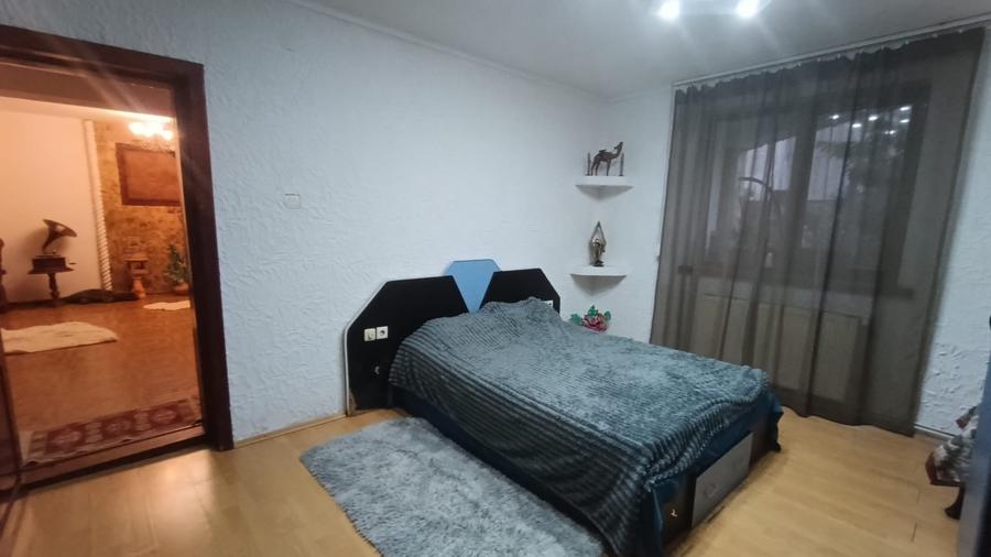 Casă individuală cu 4 camere cu Canalizare în Bariera Vâlcii