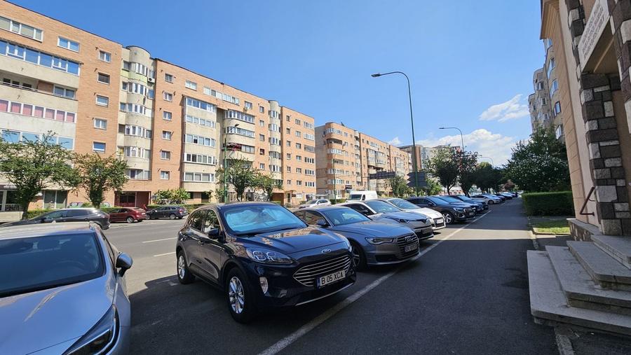 Centrul Civic ,str Toamnei apartament 3 camere cf I dec - 1