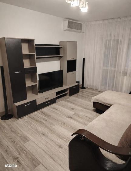 Apartament cu 3 camere decomandat în Craiovița Nouă