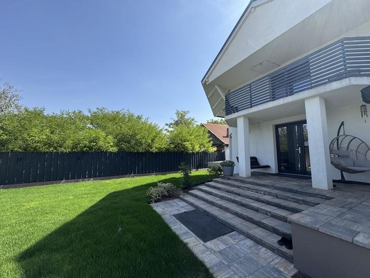 Casă cu 4 camere în Exterior Vest
