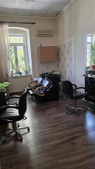 Casă cu 10 camere cu Teren 1302 Mp în Ultracentral