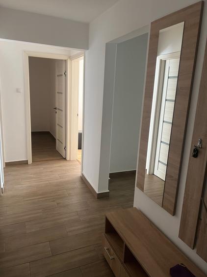 Apartament cu 3 camere decomandat în Exterior Vest