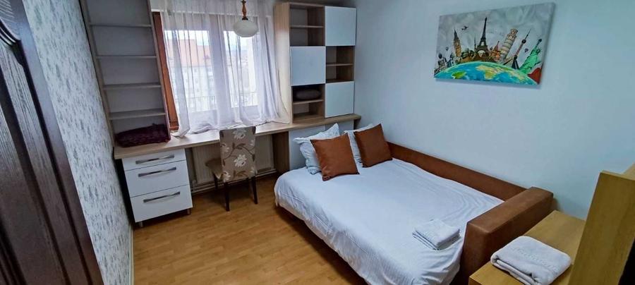 Apartament cu 3 camere decomandat în Central