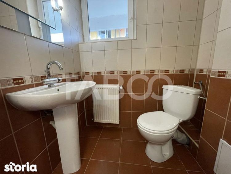 Apartament cu 4 camere decomandat, mobilat în Ștrand