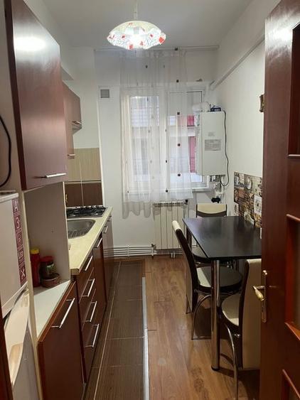 Apartament cu 2 camere decomandat, mobilat în E3