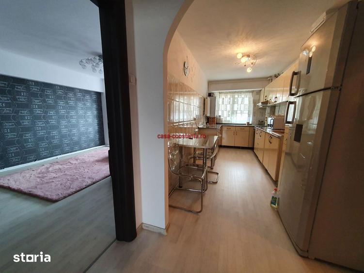 Apartament cu 3 camere decomandat în Tomis III