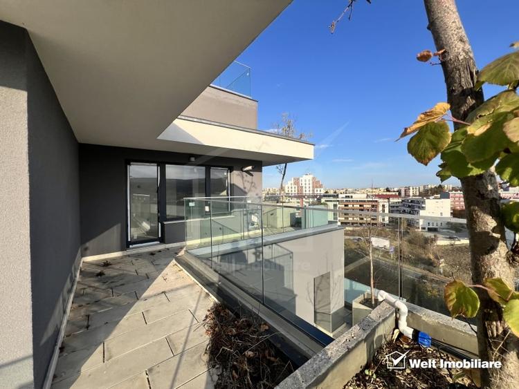 Penthouse cu 3 camere decomandat în Zorilor