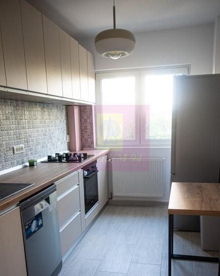 Apartament cu 3 camere semidecomandat în 13 Septembrie