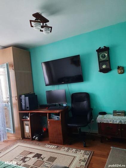 Apartament cu 4 camere decomandat în Micro 17
