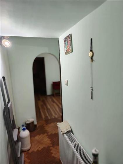 Apartament cu 3 camere decomandat în Exterior Est