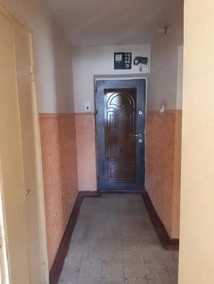 Apartament cu 3 camere decomandat în Piața Centrală