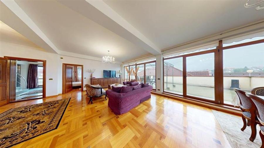 Apartament cu 3 camere nedecomandat în Ștrand
