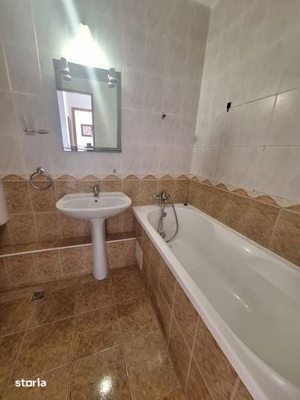 Garsonieră decomandată în Titan