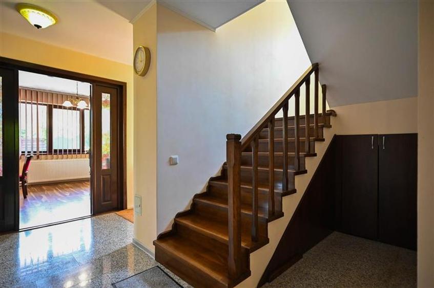 Casă individuală cu 5 camere cu Teren 1700 Mp în Timișu de Sus