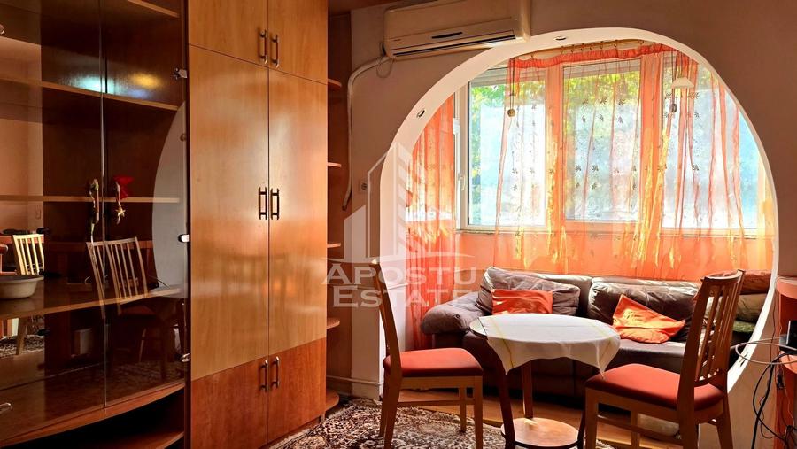 Apartament cu 3 camere semidecomandat, mobilat în Dacia