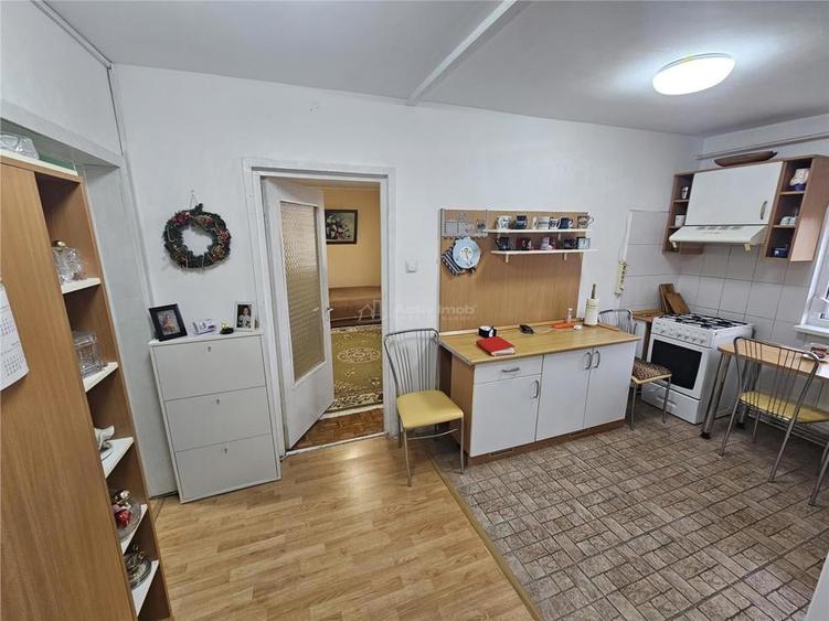 Apartament cu 3 camere decomandat în Micro II