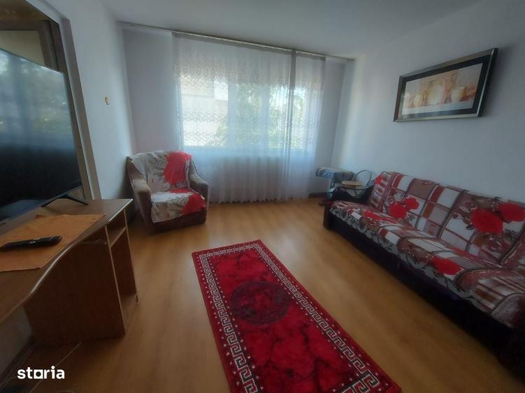 Apartament cu 3 camere nedecomandat în Micro 11