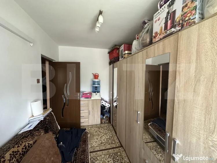 Apartament cu 3 camere decomandat în Botizului