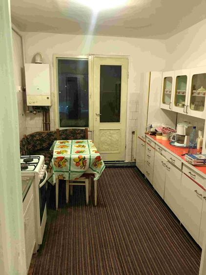 Apartament cu 4 camere decomandat în Central