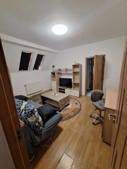 Apartament cu 2 camere semidecomandat în Girocului