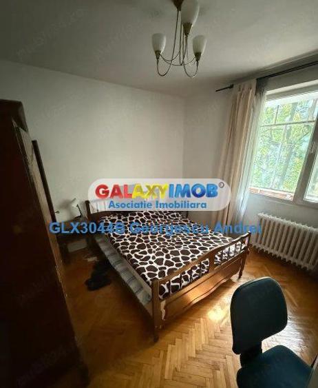 Apartament cu 3 camere decomandat, mobilat în Tineretului