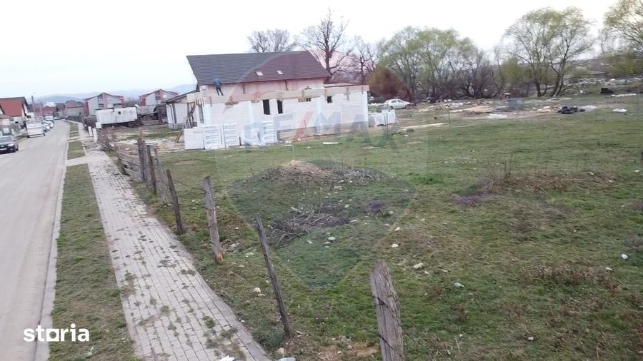 Teren de 6010 mp, în Central