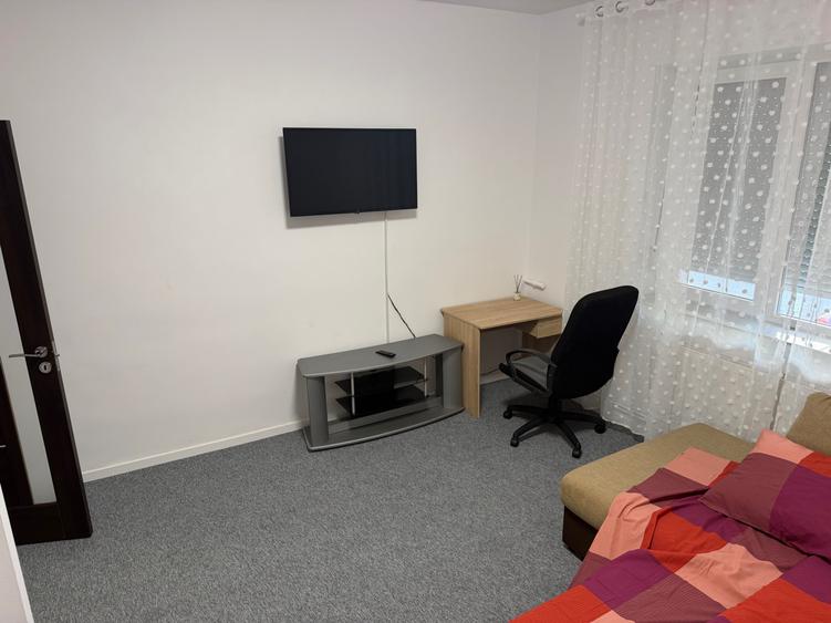 Apartament cu 4 camere decomandat în Exterior Vest