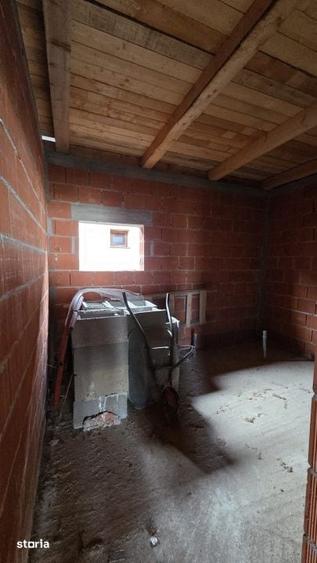 Casă cu 4 camere cu Teren 400 Mp în Central