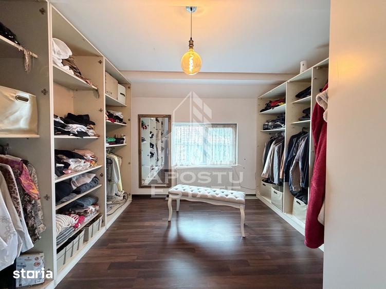 Casă cu 5 camere cu Teren 550 Mp în Sânmihaiu Român