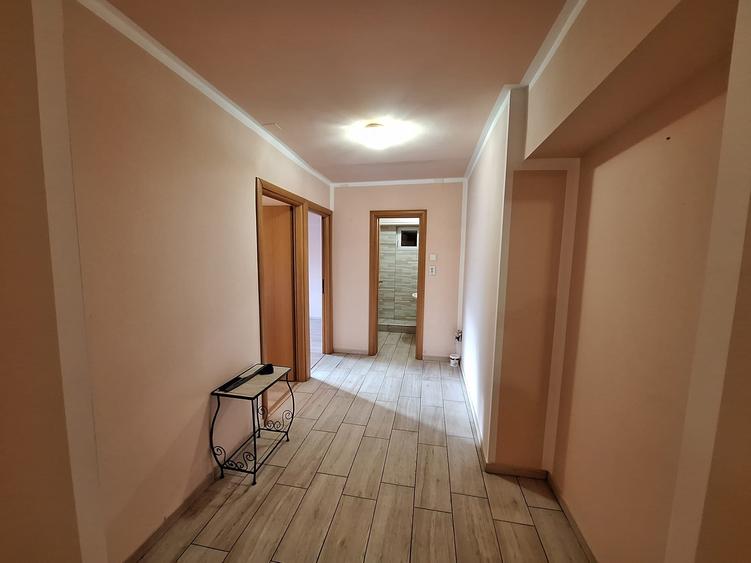 Apartament cu 3 camere decomandat în Colentina
