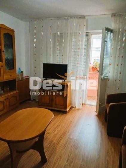 Apartament cu 3 camere decomandat, mobilat în Central