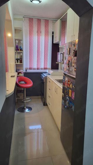 Apartament cu 3 camere decomandat în Mangalia