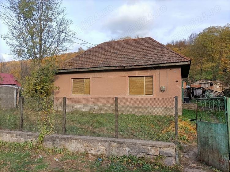 Casă cu 4 camere cu Teren 2878 Mp în Dognecea