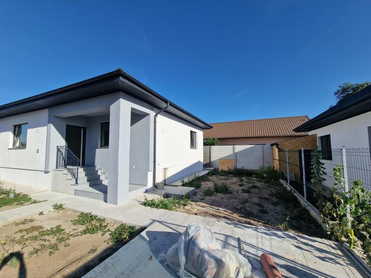 Casă individuală cu 3 camere cu Teren 268 Mp în Lumina